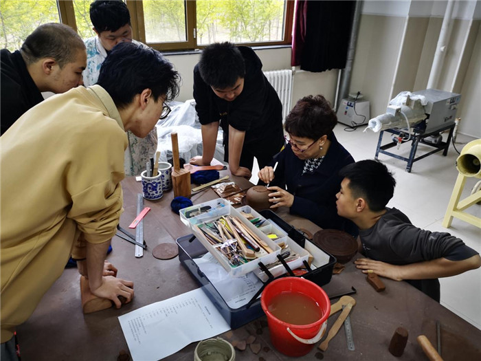 阳泉职业技术学院：聚焦阳泉转型发展，我院紧密对接文化产业实施教学——2021美术、环艺专业紫砂·砂器课程教学展示