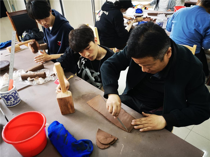 阳泉职业技术学院：聚焦阳泉转型发展，我院紧密对接文化产业实施教学——2021美术、环艺专业紫砂·砂器课程教学展示