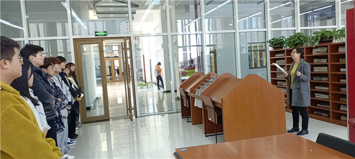 阳泉职业技术学院图书管理中心对2021级新生开展入馆教育
